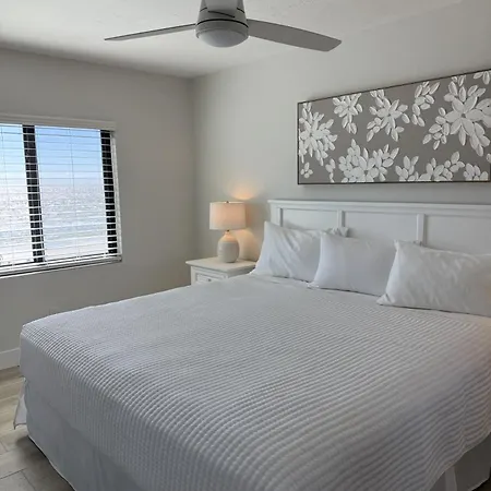 Seaside 209: Oceanview 2Br/2Ba Condo With Pool, Steps To Fort Myers Beach